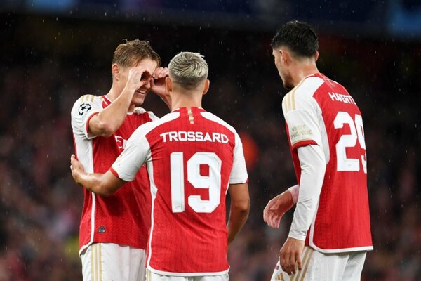 Versus / El Arsenal se divierte en su retorno a la Champions League