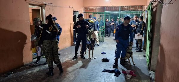 Incautan droga, armas blancas, celulares y cartuchos de armas de fuego en el pabellón del PCC del Cereso - Policiales - ABC Color