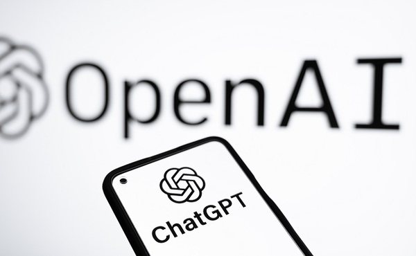 George R.R. Martin y otros escritores demandan a la inteligencia artificial de OpenAI por "robo sistem谩tico" - Revista PLUS