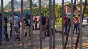 Alumnos de la UCA Coronel Oviedo protestaron por cierre de portones en Universidad