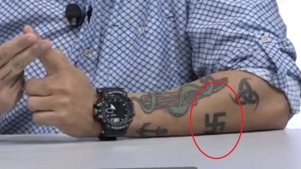 Sicólogos lamentan "persecución despiadada" a sicólogo forense investigado por tatuaje de cruz esvástica