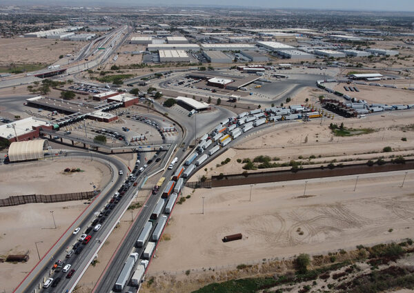 Industria denuncia afectación millonaria por migrantes y crisis en la frontera de México - MarketData