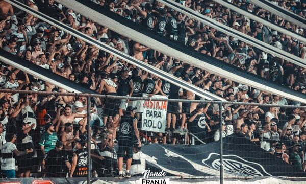 Un cartel pidiendo justicia para Rolo apareció en partido de Olimpia