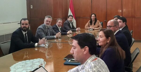 Argentina ya emitió facturas por casi US$ 20 millones por peaje ilegal en hidrovía - Economía - ABC Color