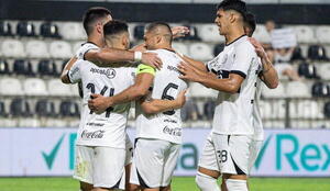 Olimpia golea a Ameliano y sigue soñando con la remontada en el Clausura - Oasis FM 94.3