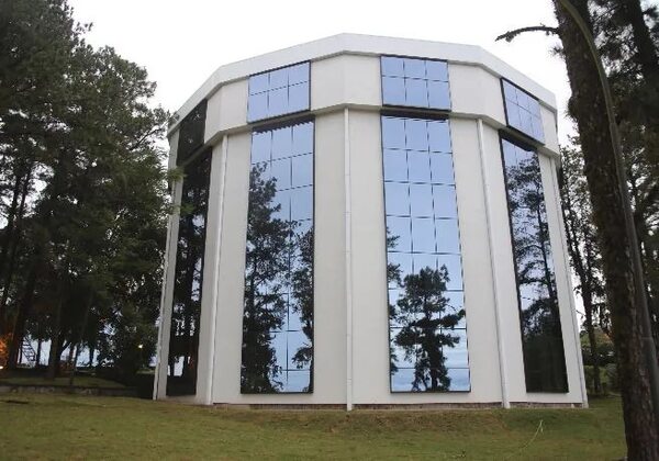 Piden auditar contrato de IPS sobre Hotel-Casino Acaray - Política - ABC Color