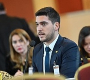 Diputado dice que "no busca guerra" sino inversión en defensa nacional - Paraguay.com