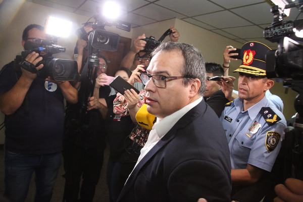 Por falta de objetividad, Carlos Granada recusa a fiscales y suspende preliminar