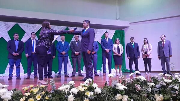 Con la promesa de fomentar obras viales, asumió intendente de Villa Elisa - Nacionales - ABC Color