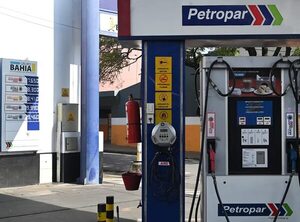 Petropar volvería a subir precios de combustibles en octubre - Economía - ABC Color