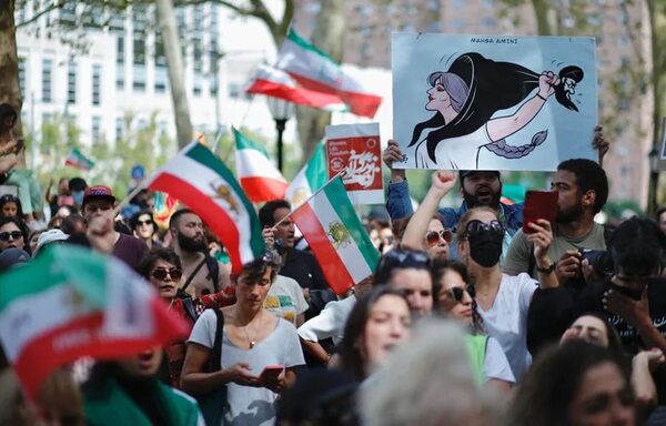 Irán eleva la presión sobre las mujeres con el uso obligatorio del velo islámico - Mundo - ABC Color