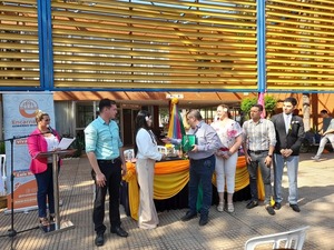 Melani Chaparro recibe la llave de la ciudad de Encarnación en conmemoración al Día de la Juventud