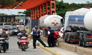 Liberan 4 camiones transportadores de gas retenidos en Aduana argentina - El Independiente