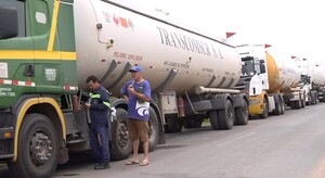 Liberan cuatro camiones con cargamento de gas retenidos en la frontera con Argentina - trece