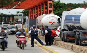 Argentina libera camiones con gas retenidos en su camino a Paraguay