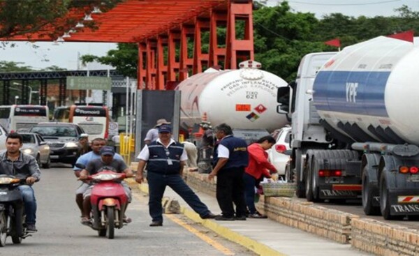 Argentina libera camiones con gas retenidos en su camino a Paraguay