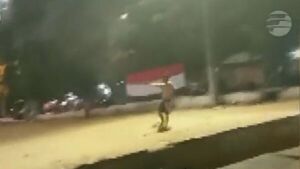 Diario HOY | Video: partido barrio contra barrio en Asunción acaba en batalla campal y a balazos