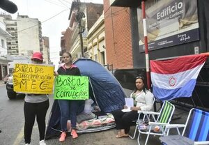 Madre afirma que su hijo fue discriminado porque ella denunció que escuela fue “convertida en seccional” - Nacionales - ABC Color