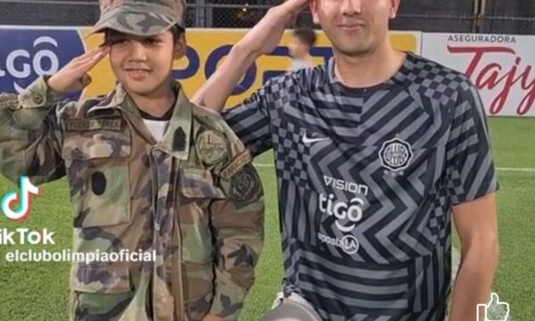 Mateo Gamarra cumplió el sueño a un mini hincha