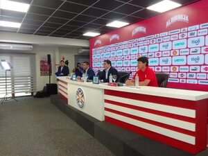 Daniel Garnero fue presentado en Ypané - Fútbol - ABC Color