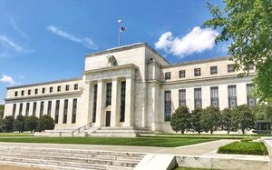 La Fed mantiene las tasas de inter茅s y queda a la espera de nuevos datos antes de decidir subirlos - Revista PLUS