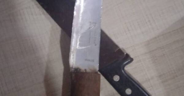 La Nación / Joven forcejeó con asaltante en la calle y fue apuñalado