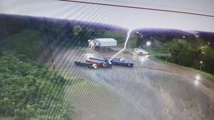 Se salvó de rayo que cayó por su camión