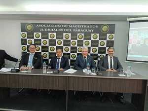 Destacan abordaje de temas de interés jurídico en revista de la AMJP