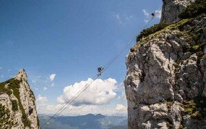 Turista muere al caer más de 90 metros desde una popular escalera colgante en Austria – Prensa 5