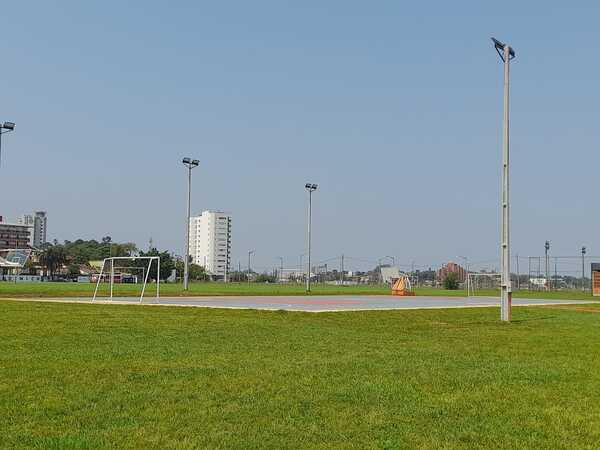 El polideportivo de la costanera de Encarnación: un espacio gratuito para la práctica deportiva