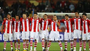 Versus / La figura del fútbol paraguayo que agradeció a Garnero y se ilusiona con la Albirroja
