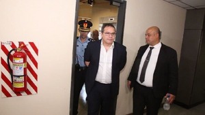 Carlos Granada recusa a fiscales
