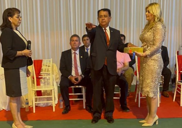 Quiñonez asume como nuevo intendente de San Pedro de Ycuamandyyú - .::RADIO NACIONAL::.
