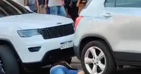 La Nación / Con armas de guerra ejecutan al hijo del presunto narco Gringo González
