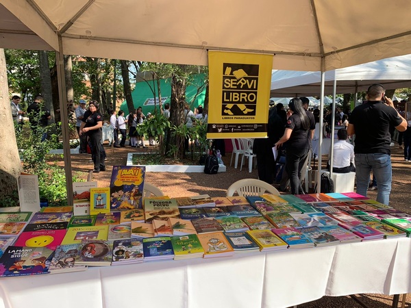 Presentan Programa de Lectura en la Plaza Uruguaya