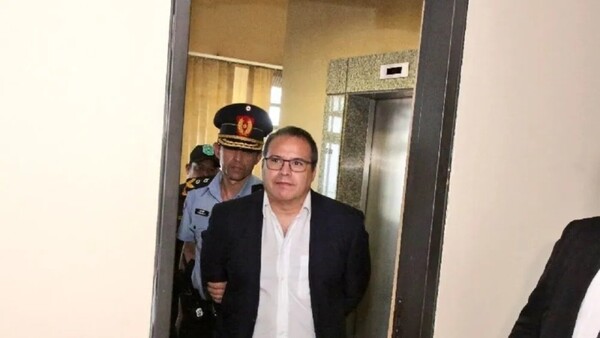 Carlos Granada recusó a fiscales y zafó de su audiencia