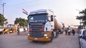 Camiones cisternas liberados por Argentina ya están en Paraguay