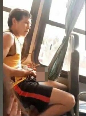 Arriero se masturba en los colectivos y muestra su asunto a las muchachas