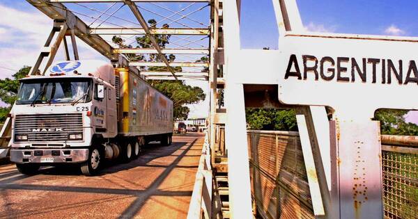 La Nación / Cada vez menos paraguayos migran hacia Argentina