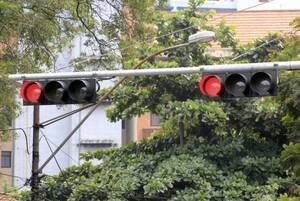 Piden instalar semáforos inteligentes en Franco para captar a infractores