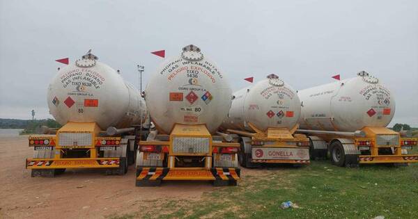 La Nación / Liberarán camiones con gas retenidos por la Argentina