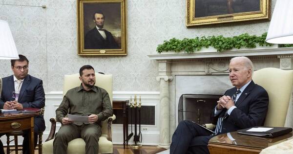 La Nación / Biden recibió a Zelenski y le prometió más ayuda