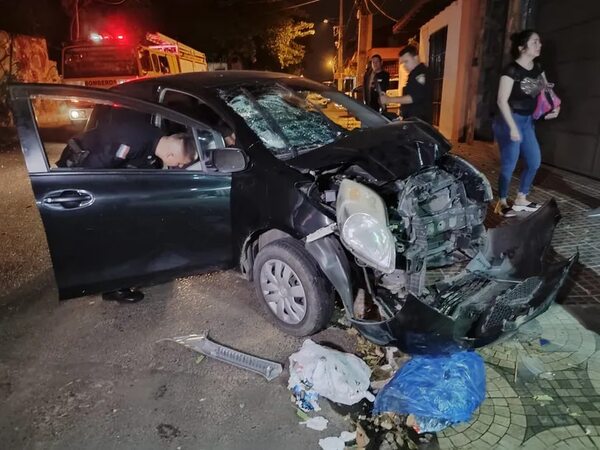 Video: provocó grave accidente y se dio a la fuga con botella en mano bebiendo cerveza - Política - ABC Color