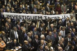 Temer consigue votos para evitar cargos de corrupción