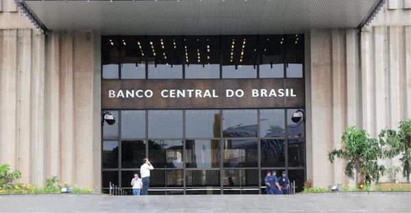 Banco Central de Brasil recortó la tasa Selic en 50 puntos base