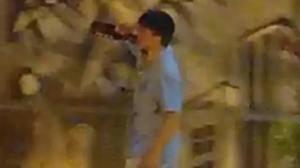 Chocó su auto contra una casa, deja a su acompañante y huye ingiriendo alcohol - Noticiero Paraguay