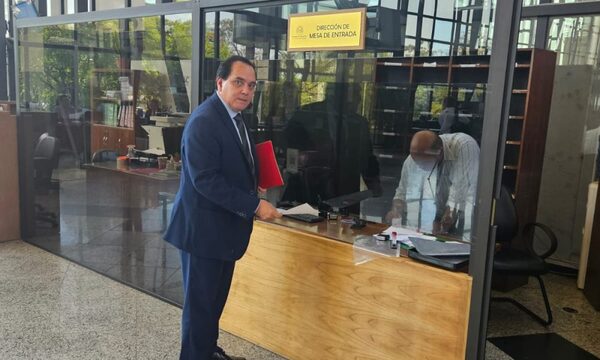 Corrupción de intendentes y gobernadores empuja a docentes a revisar el Fonacide