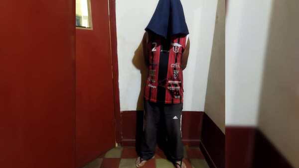 BORRACHO AMENAZÓ CON MACHETE A SU TÍA EN EL BARRIO PACU CUÁ