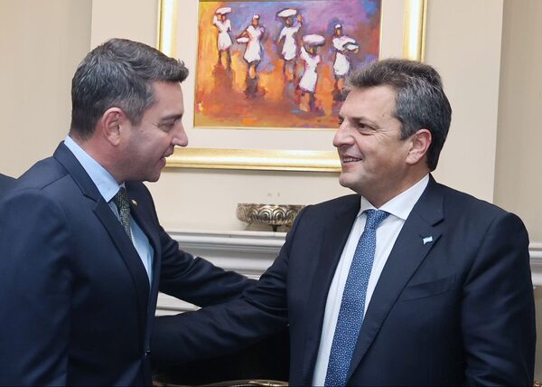 Alliana reconoce que retención de camiones fue represalia por retiro de energía de Yacyretá - Megacadena