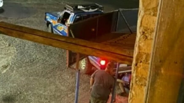 Vecinos pillan a robacables en Villa Elisa y Policía tarda 40 minutos en llegar